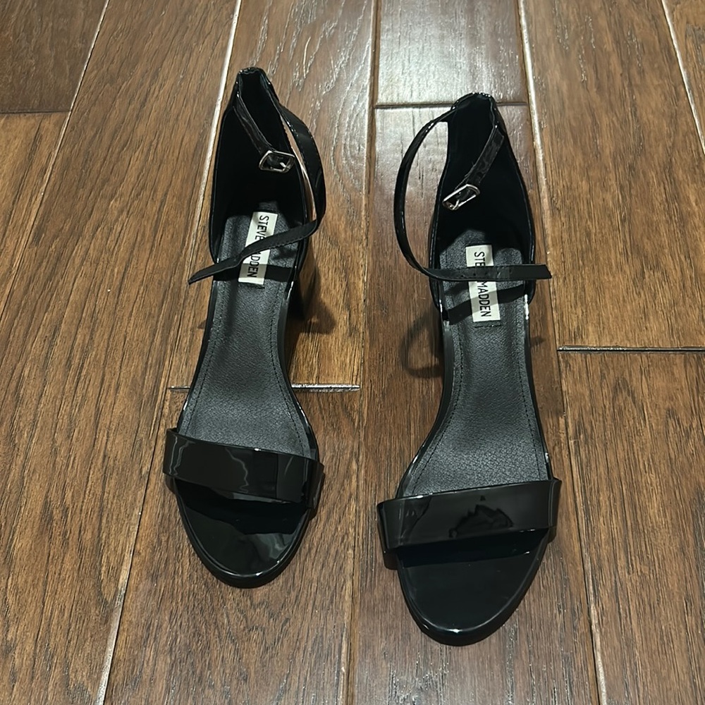 Steve Madden Shiny Black Heels 1 1/2 inch